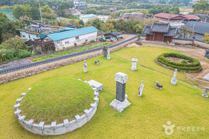 추수경장군묘역 여행 추천 - 메고지고