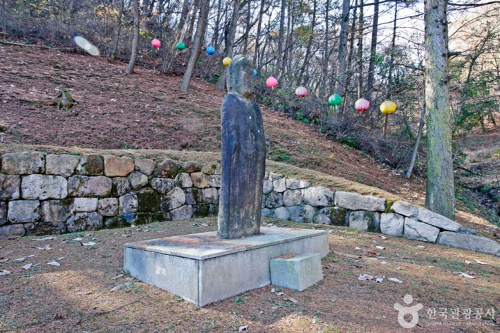 충주 강천리 석조여래입상 여행 추천 - 메고지고