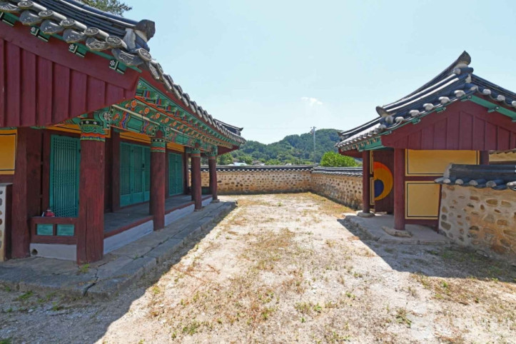 조헌사당(표충사) 여행 추천 - 메고지고
