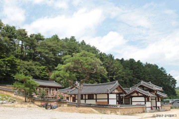 청송 평산신씨 판사공파 종택과 분가 고택 여행 추천 - 메고지고