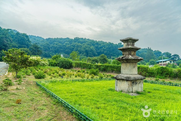 안성죽산리삼층석탑 여행 추천 - 메고지고