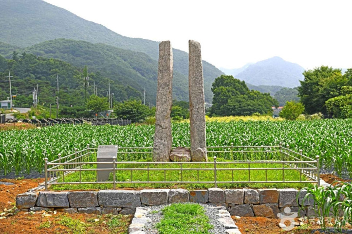 괴산 외사리 당간지주 여행 추천 - 메고지고