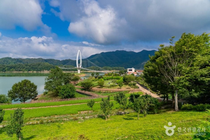 요산공원 여행 추천 - 메고지고