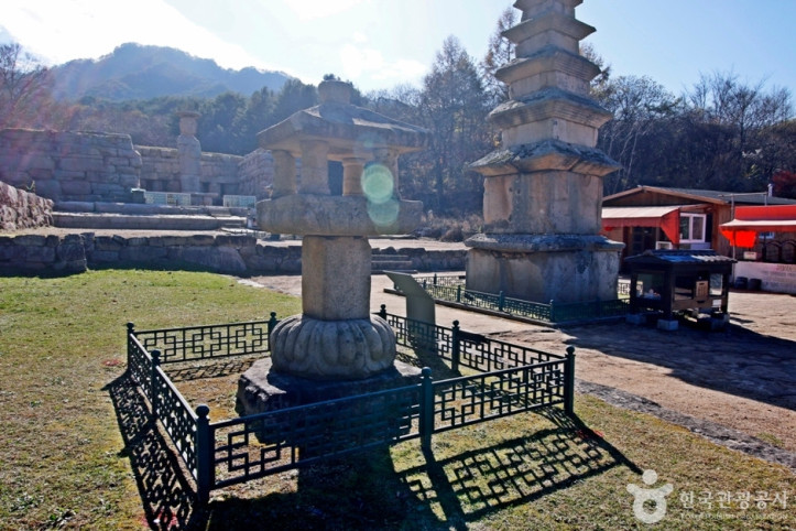 충주 미륵대원지 사각석등 여행 추천 - 메고지고