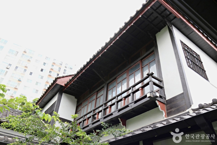 군산 부윤관사 여행 추천 - 메고지고