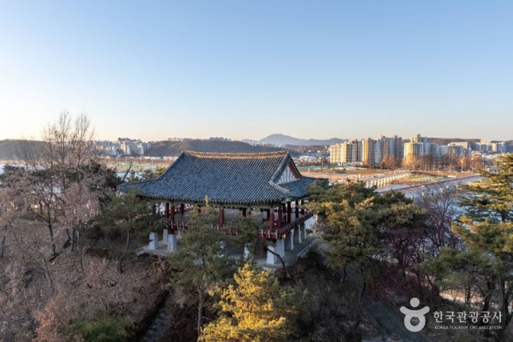 영호루 여행 추천 - 메고지고