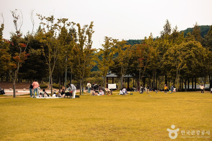 율하체육공원 여행 추천 - 메고지고