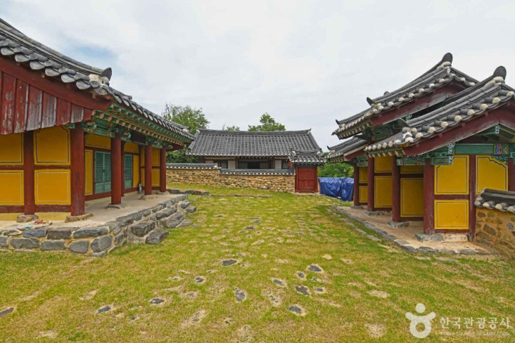 진천 금성대군 사당 여행 추천 - 메고지고