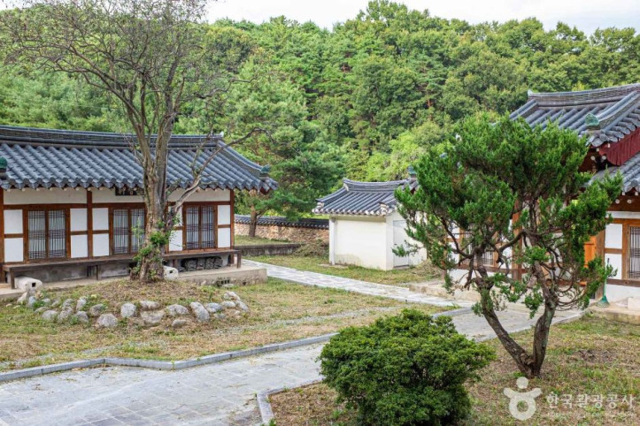 운양서원 여행 추천 - 메고지고