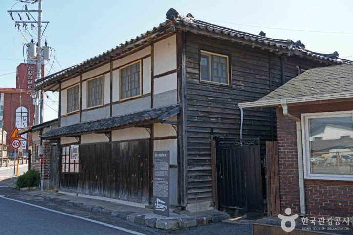 강경 구 연수당 건재 약방 여행 추천 - 메고지고