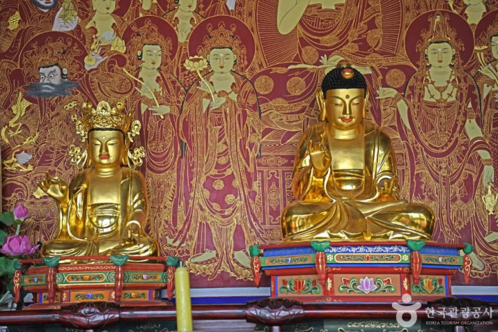 개심사 목조여래좌상과 목조관음보살좌상 여행 추천 - 메고지고