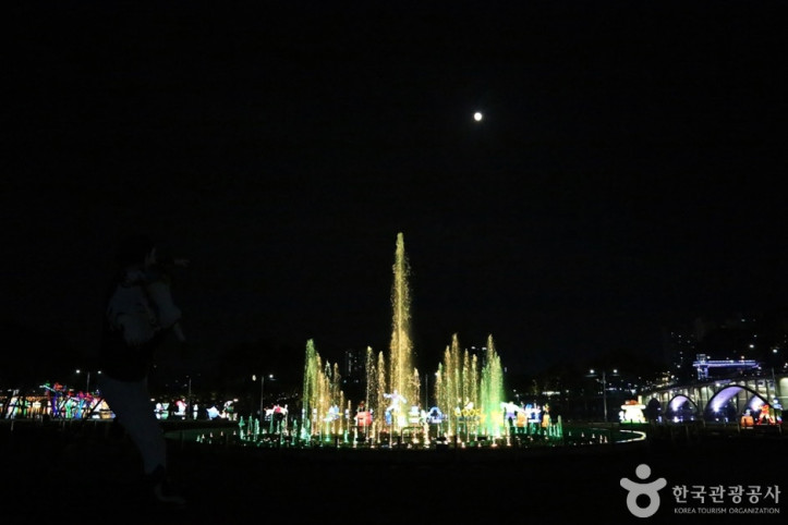 진주 음악분수대 여행 추천 - 메고지고