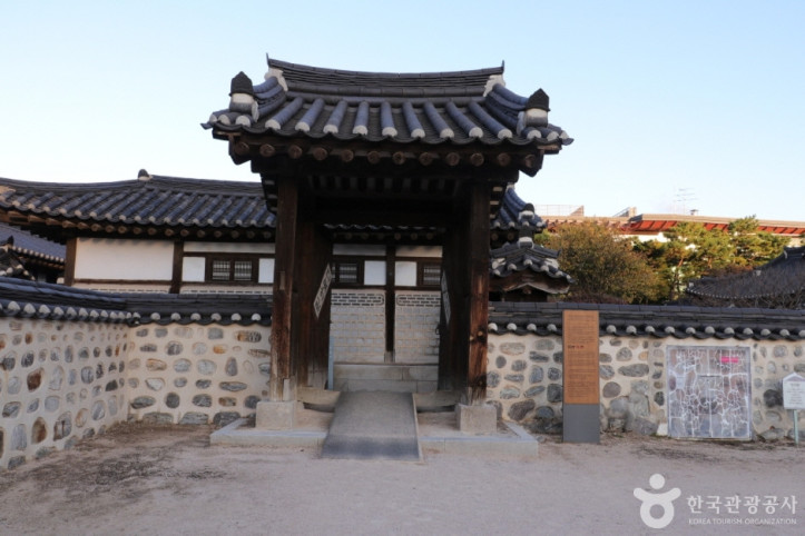 해풍부원군윤택영댁재실 여행 추천 - 메고지고