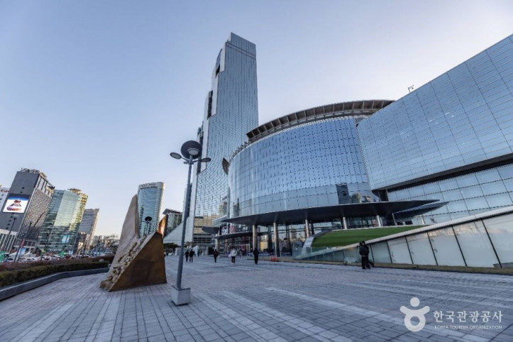 코엑스동측광장 여행 추천 - 메고지고