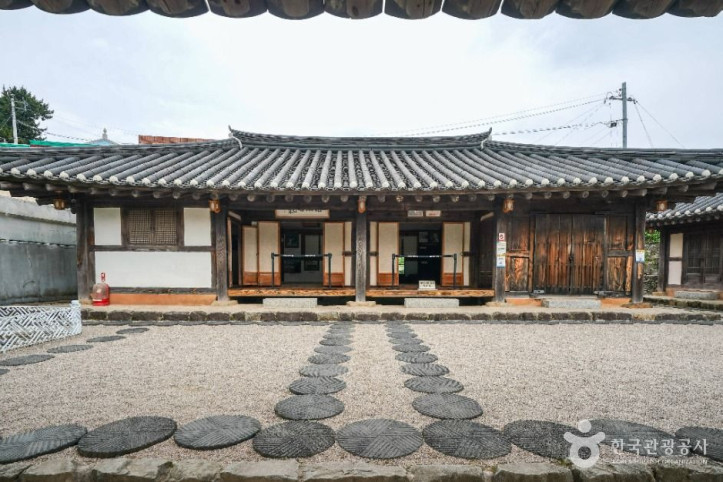 김영삼 전 대통령 생가 여행 추천 - 메고지고