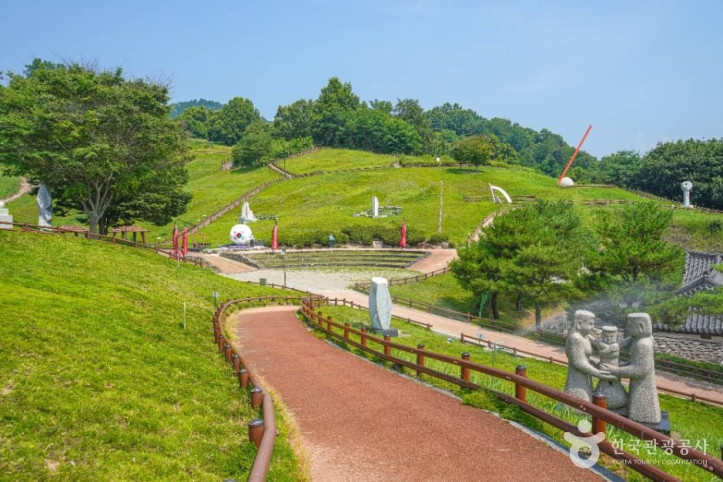 생초국제조각공원 여행 추천 - 메고지고