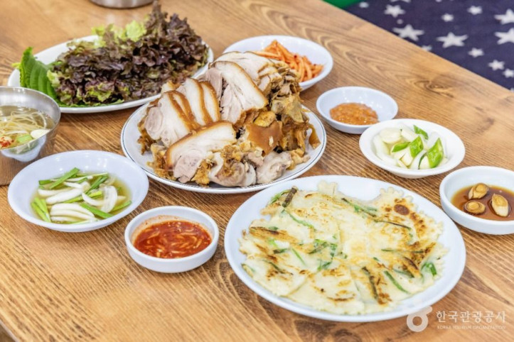 장충동 족발 골목 여행 추천 - 메고지고