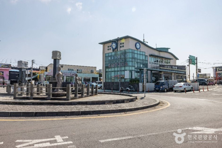 제주 우도 천진항 대합실 여행 추천 - 메고지고