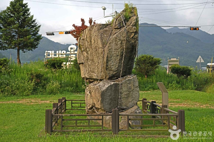 제천 입석리 선돌 여행 추천 - 메고지고