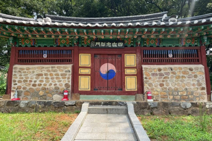 사세충렬문 여행 추천 - 메고지고
