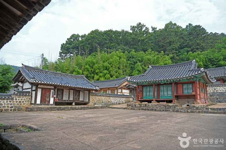 정산향교 여행 추천 - 메고지고