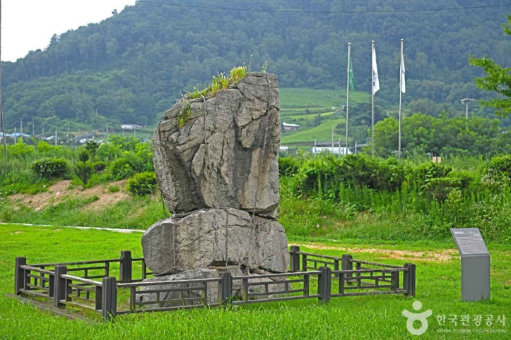 제천 입석리 선돌 여행 추천 - 메고지고