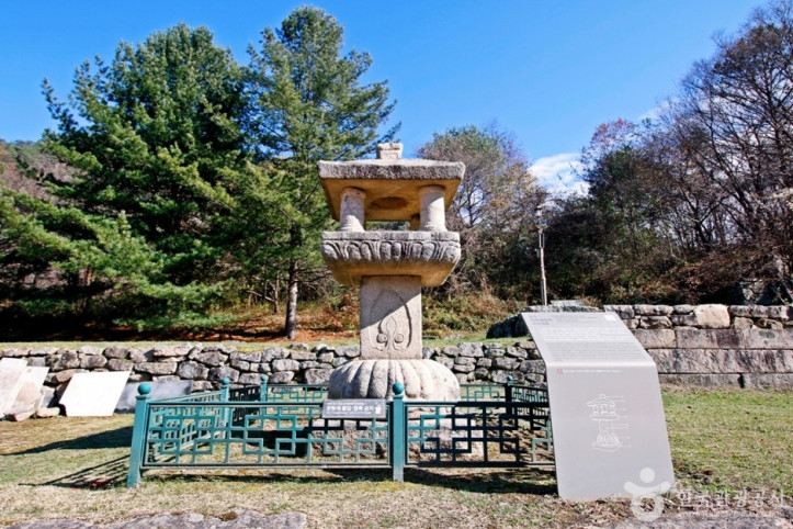 충주 미륵대원지 사각석등 여행 추천 - 메고지고