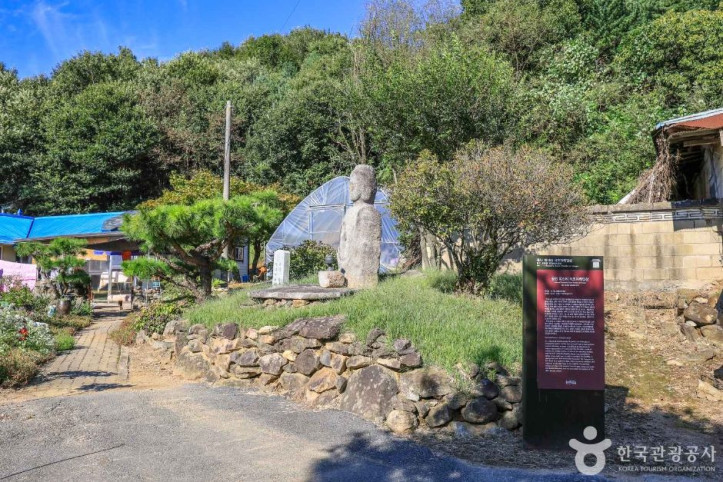 원삼면 목신리 석조여래입상 여행 추천 - 메고지고