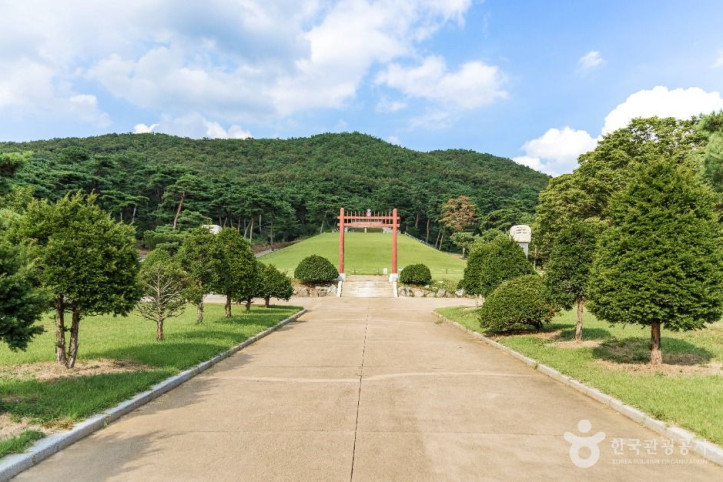 파주 윤관장군묘 여행 추천 - 메고지고
