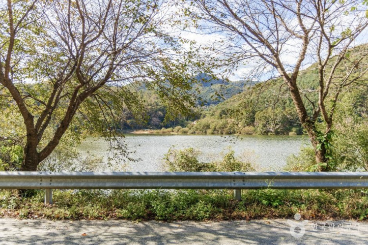 충도저수지 여행 추천 - 메고지고