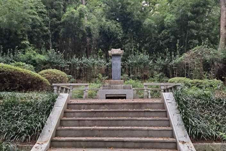 나야 대령 기념비 여행 추천 - 메고지고
