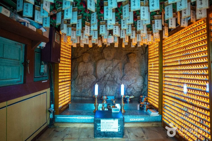 삼막사 마애삼존불 여행 추천 - 메고지고