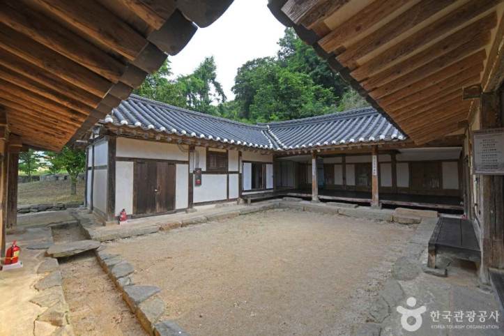 이동녕선생 생가지 여행 추천 - 메고지고