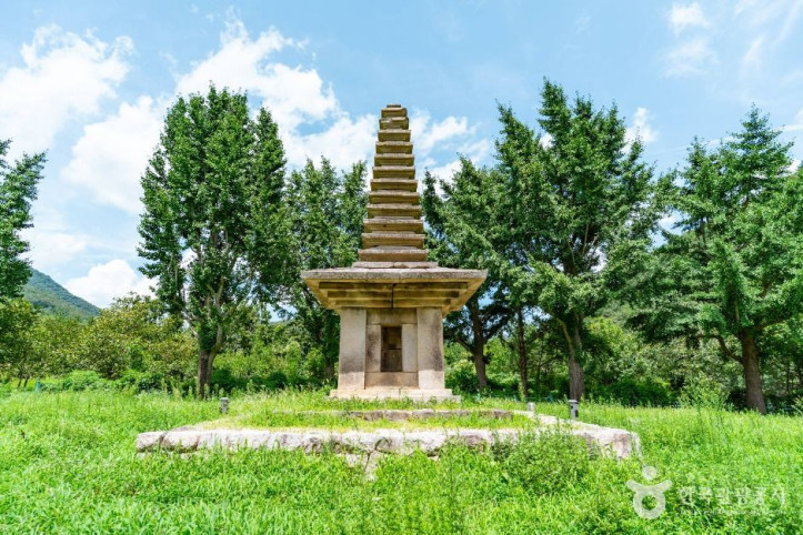 경주 정혜사지 십삼층석탑 여행 추천 - 메고지고