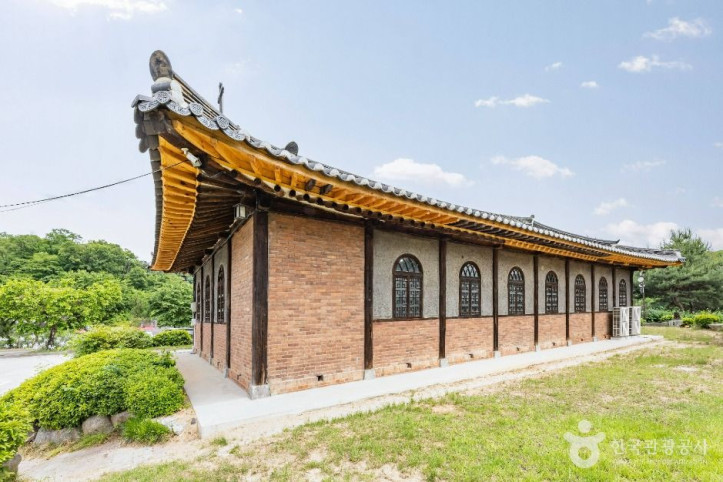 청주 성공회 성당 여행 추천 - 메고지고