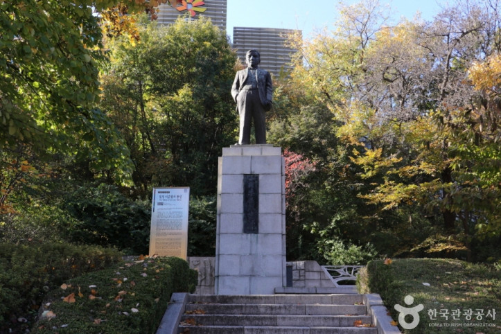 일성이준열사동상 여행 추천 - 메고지고