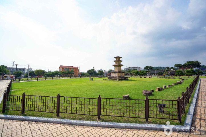 창녕 술정리 동 삼층석탑 여행 추천 - 메고지고