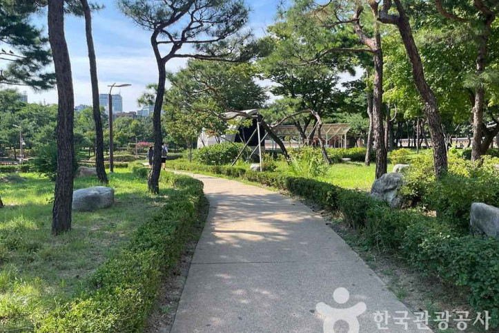 종묘광장공원 여행 추천 - 메고지고