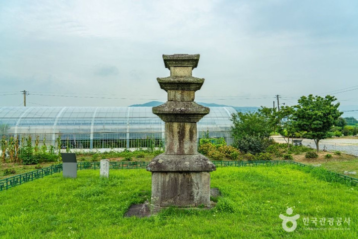 안성죽산리삼층석탑 여행 추천 - 메고지고