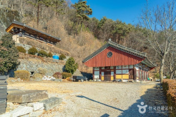 함양 덕전리 마애여래입상(덕전리 마애불상) 여행 추천 - 메고지고
