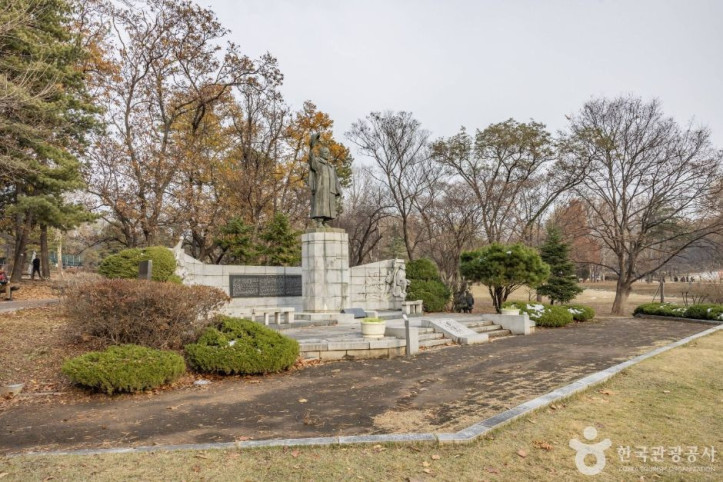 고하송진우선생동상 여행 추천 - 메고지고