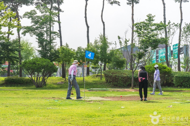 도솔광장 여행 추천 - 메고지고