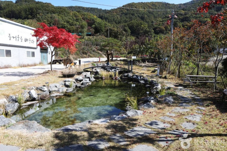 교동 장독대마을 여행 추천 - 메고지고