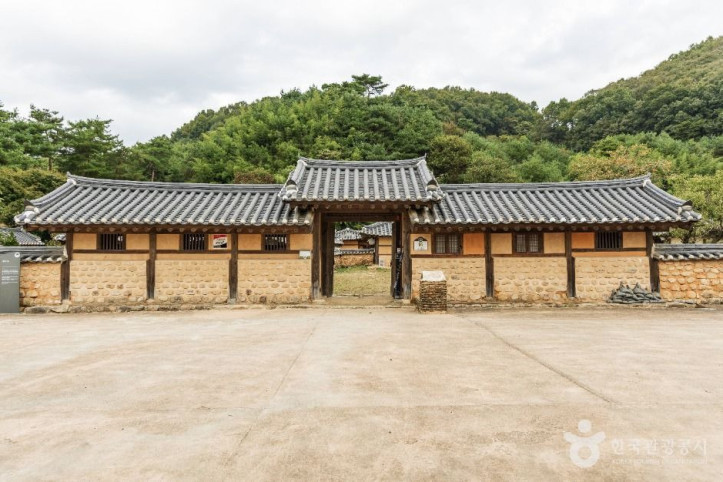 괴산 홍범식 고가(벽초 홍명희 생가) 여행 추천 - 메고지고