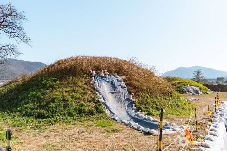 경주 금척리 고분군 여행 추천 - 메고지고