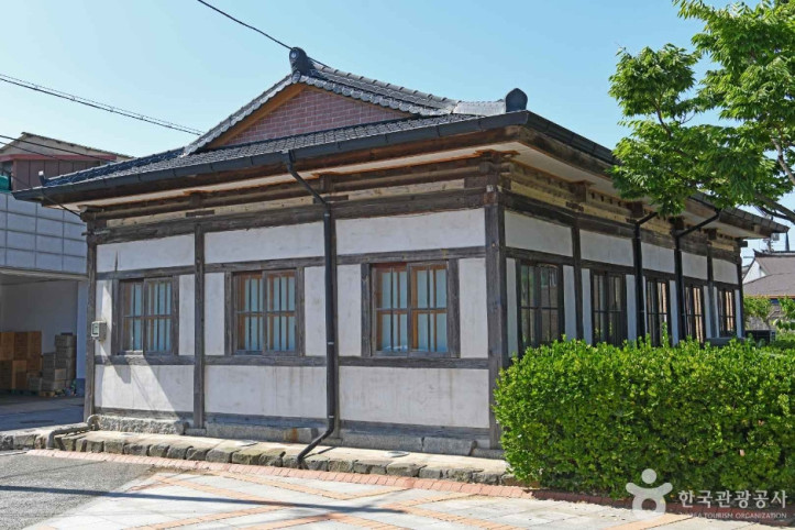 강경역사문화안내소(구 강경노동조합) 여행 추천 - 메고지고