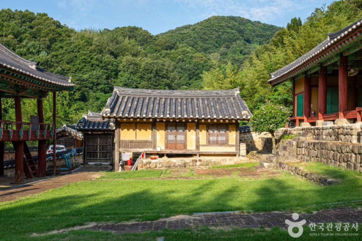 지례향교대성전 여행 추천 - 메고지고