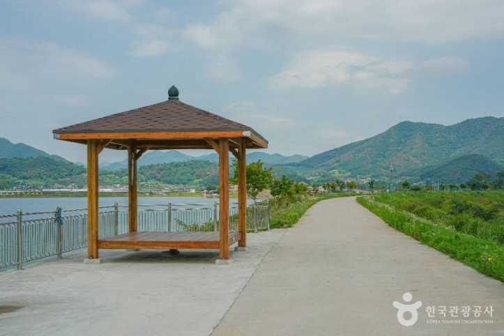 초동저수지 여행 추천 - 메고지고