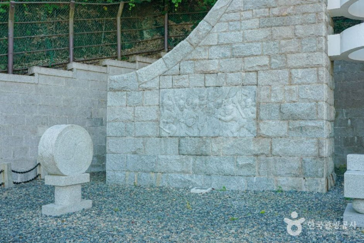 충익사 의병탑 여행 추천 - 메고지고