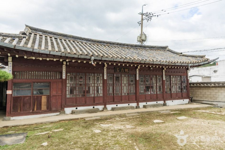괴산군수 관사 여행 추천 - 메고지고